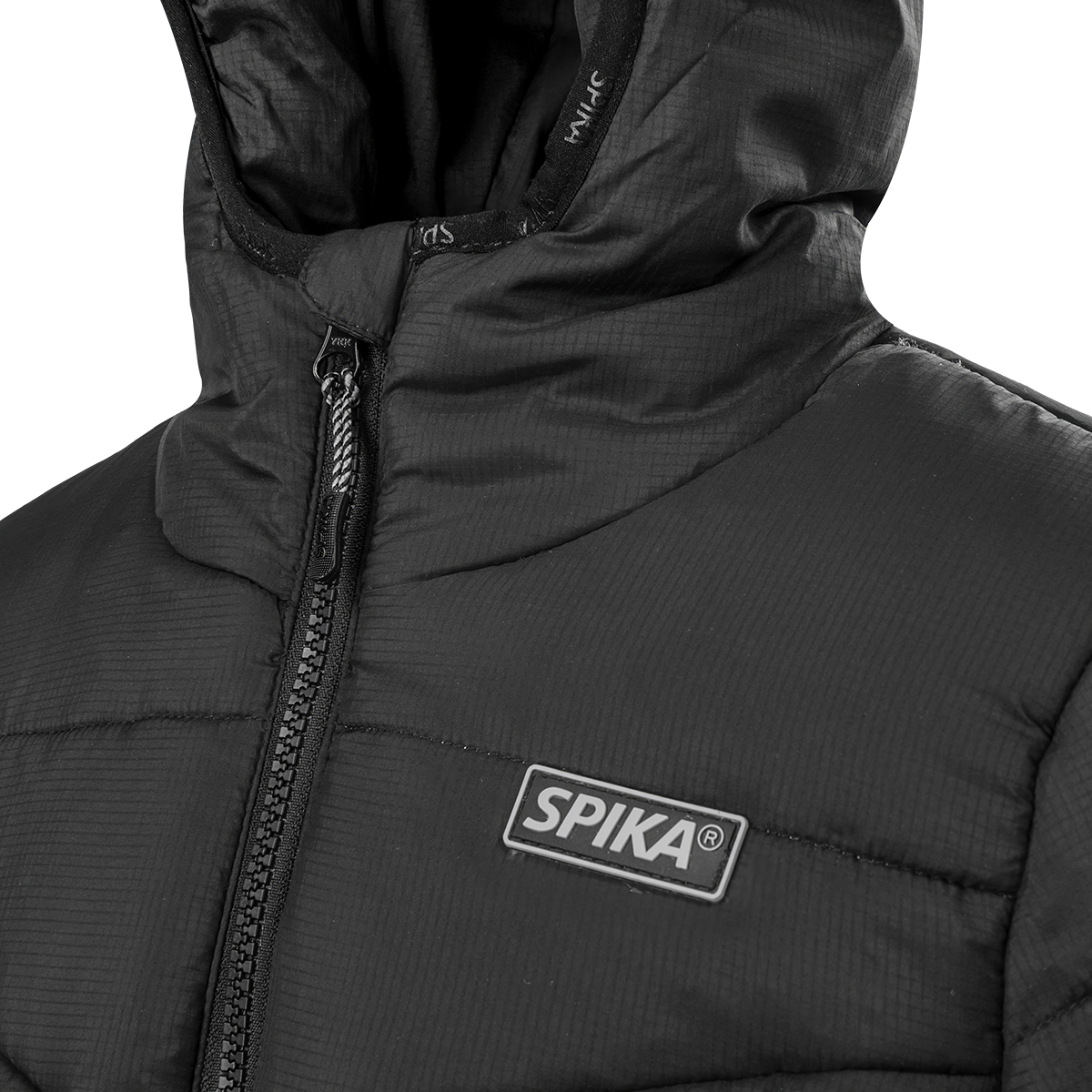 Spika Terra kids' puffer jacket in Black, close-up of the collar, front zip and Spika chest badge