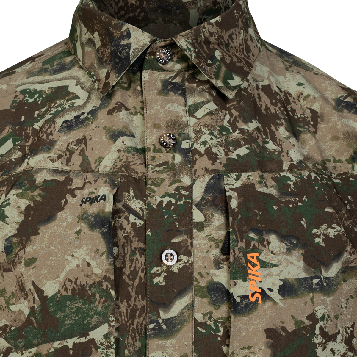 Spika Overlander men's hunting shirt in Biarri Camo, close-up of chest pockets and SPIKA logo