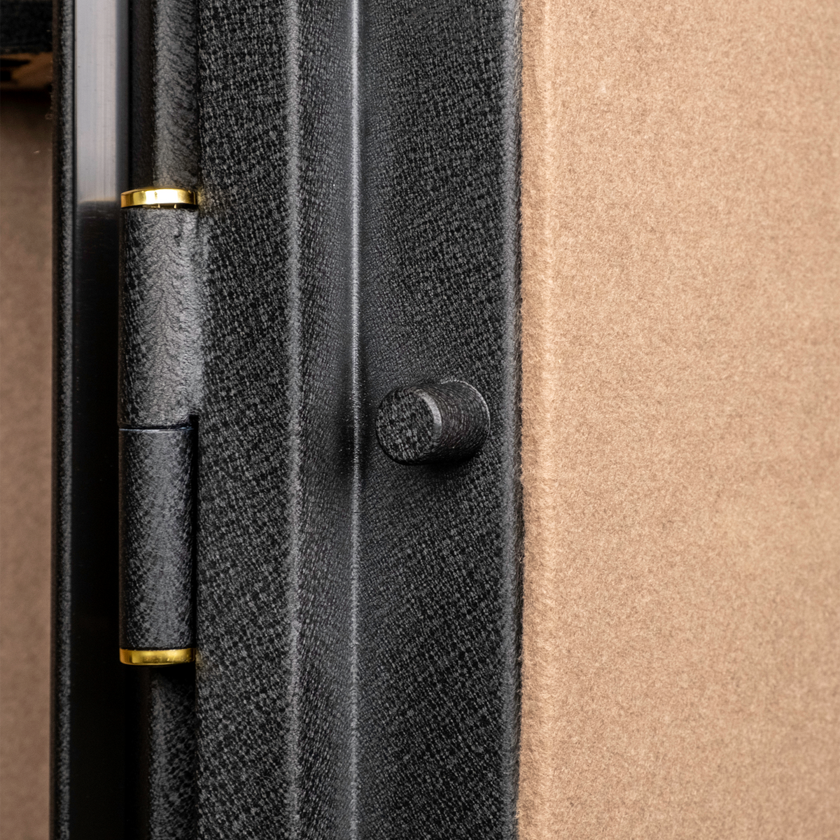 Close-up of the Spika SFABH safe inner door hinge and locking bolt