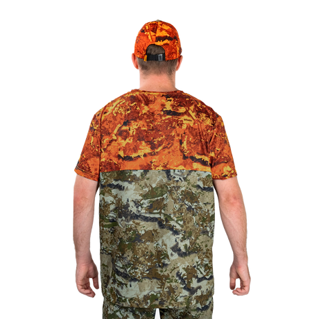 Man modelling the Spika Trail men's T-shirt in Biarri Blaze with a blaze cap, back view