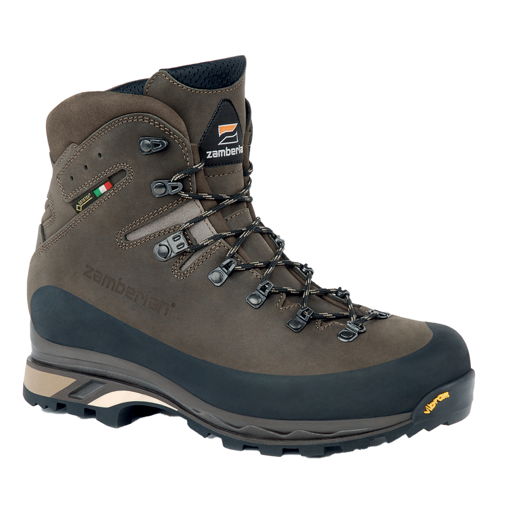 Zamberlan 960 Guide GTX RR WL men's hiking boot in dark brown, three-quarter front view