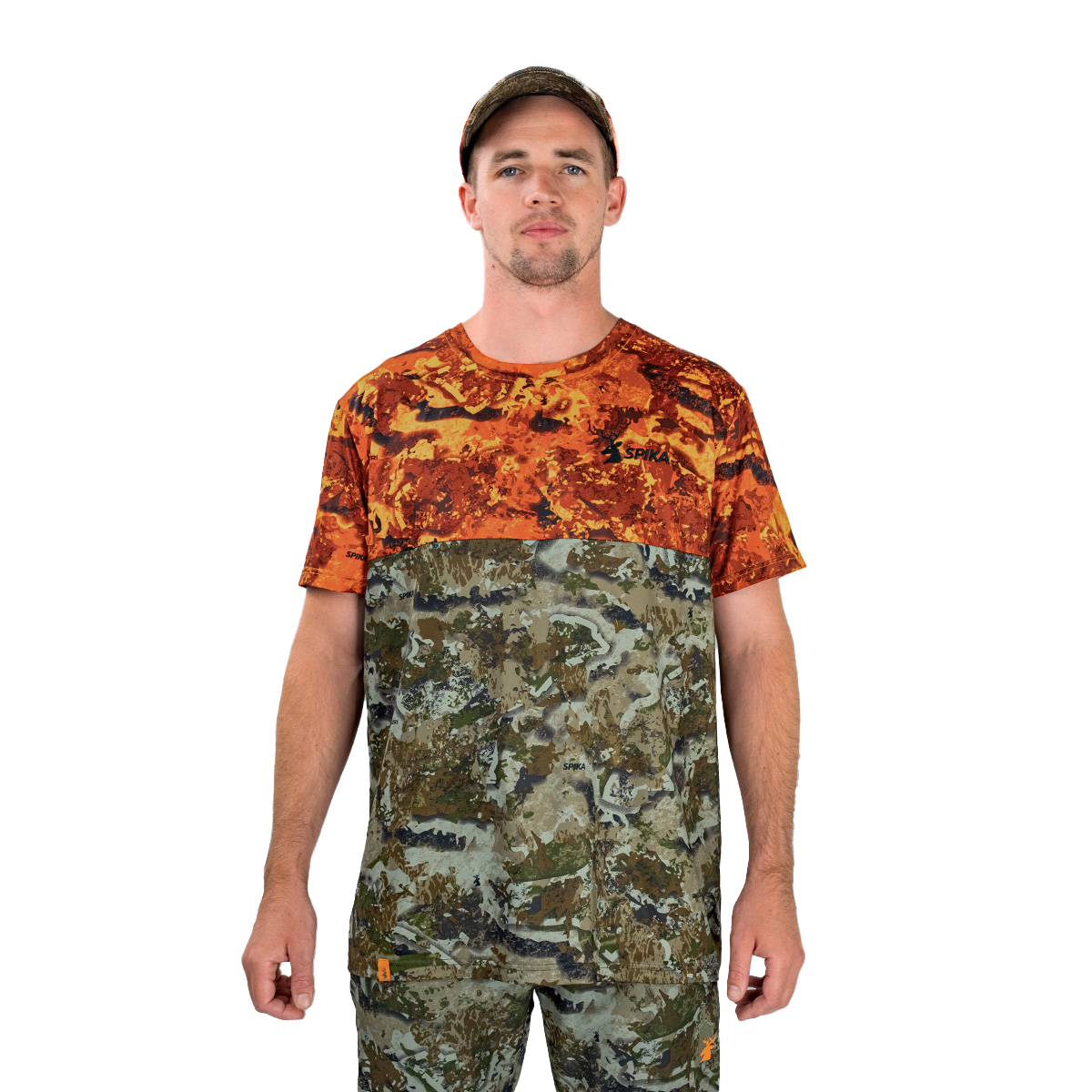 Man modelling the Spika Trail men's T-shirt in Biarri Blaze with a cap, front view