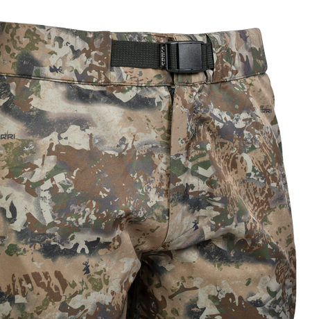 Spika Nomad men's hunting pants in Biarri Camo, close-up of the webbing belt and buckle