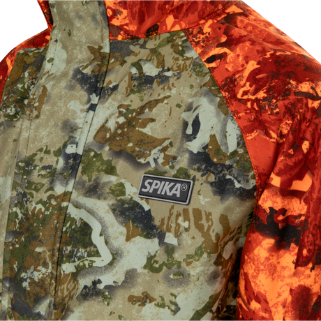 Spika Valley kids' jacket in Biarri Camo/Blaze, close-up of the Spika chest badge and storm flap