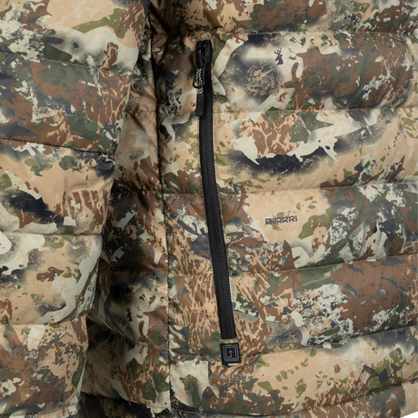Spika Hideout men's puffer jacket in Biarri Camo, close-up of the zipped chest pocket