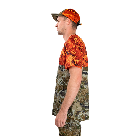 Man modelling the Spika Trail men's T-shirt in Biarri Blaze, side profile view