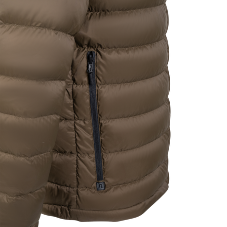 Spika Hideout men's puffer jacket in Mud Brown, close-up of the zipped side hand pocket