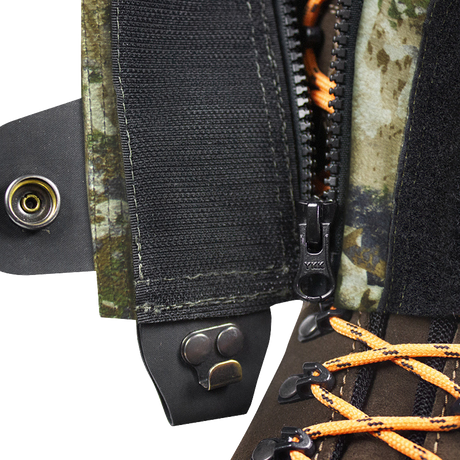 Spika Ranger adult gaiter in Biarri Camo, close-up of the zip, hook-and-loop flap and lace hook