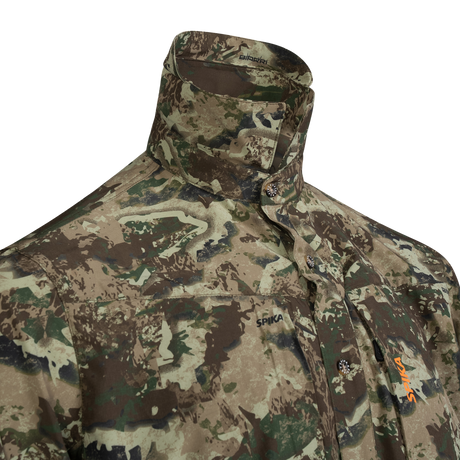 Spika Overlander men's hunting shirt in Biarri Camo, close-up of the collar stand popped up