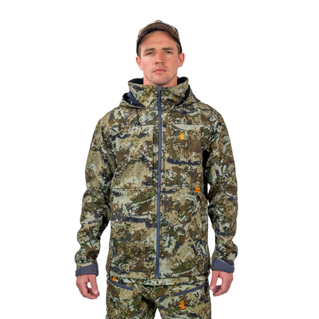 Man wearing the Spika Highpoint men's shell jacket in Biarri Camo, front view zipped up