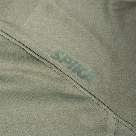 Spika Bandit men's hoodie in Moss Green, close-up of the tonal Spika logo on the shoulder seam