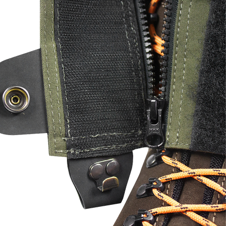 Spika Strike hunting gaiter in Olive, close-up of the rear zip, hook-and-loop flap and boot hook